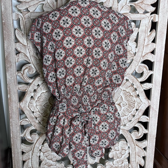 EUC Max Studio Black and Red Print V Neck Blouse W Tie Sz L - Picture 4 of 4